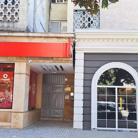 Edgar's Center * ティラナ