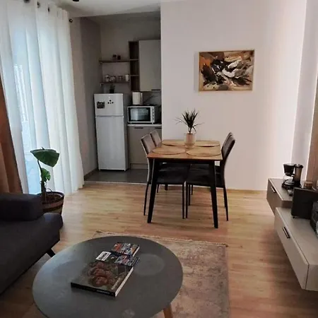 Edgar's Center ティラナ