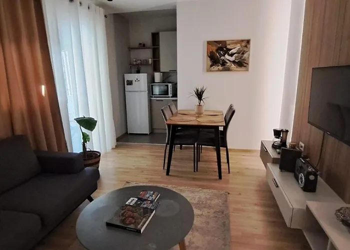 Edgar's Center Тирана